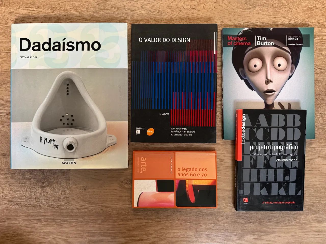 Lote com livros de Arte e Design
