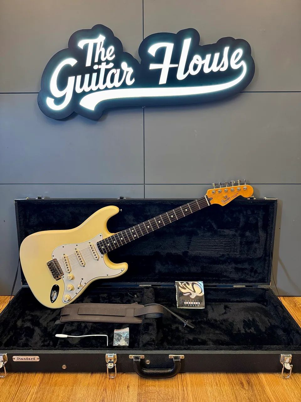 FENDER STRATO MEX OLIMPIC WHITE - Instrumentos musicais - Itália