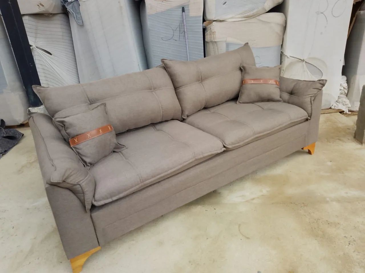Sofá de luxo fixo 2,00m de linho marrom ! - Foto 3