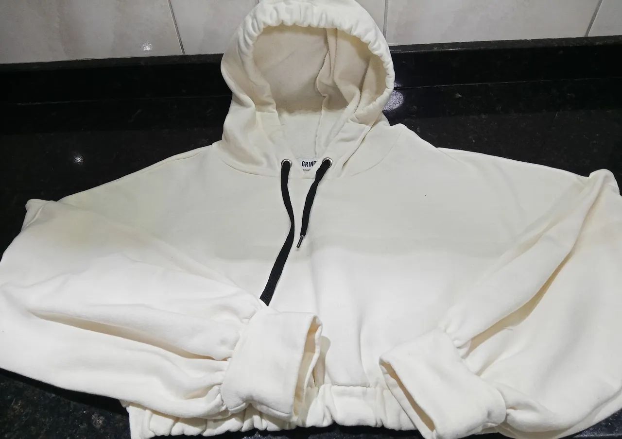 Casaco de moletom com capuz feminino. - Foto 2