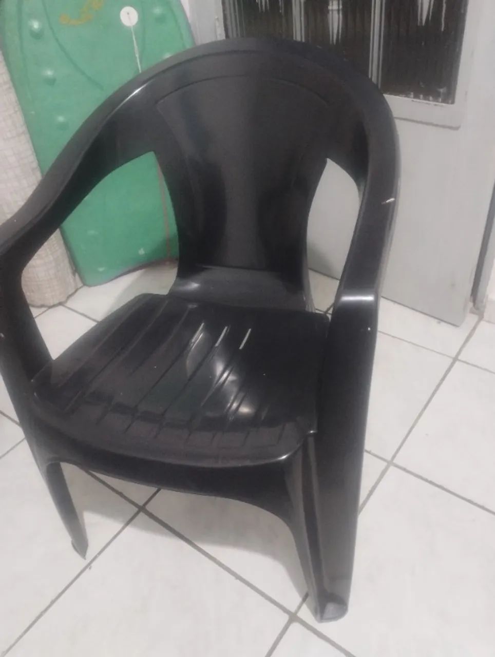 2 Cadeiras de plástico preta
