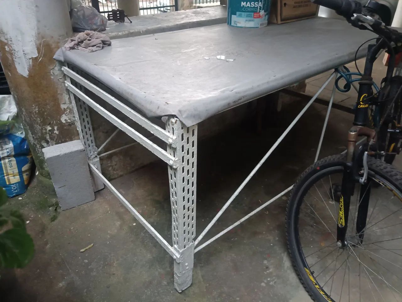 Mesa grande com base de ferro 1,80x0,80m - Foto 2