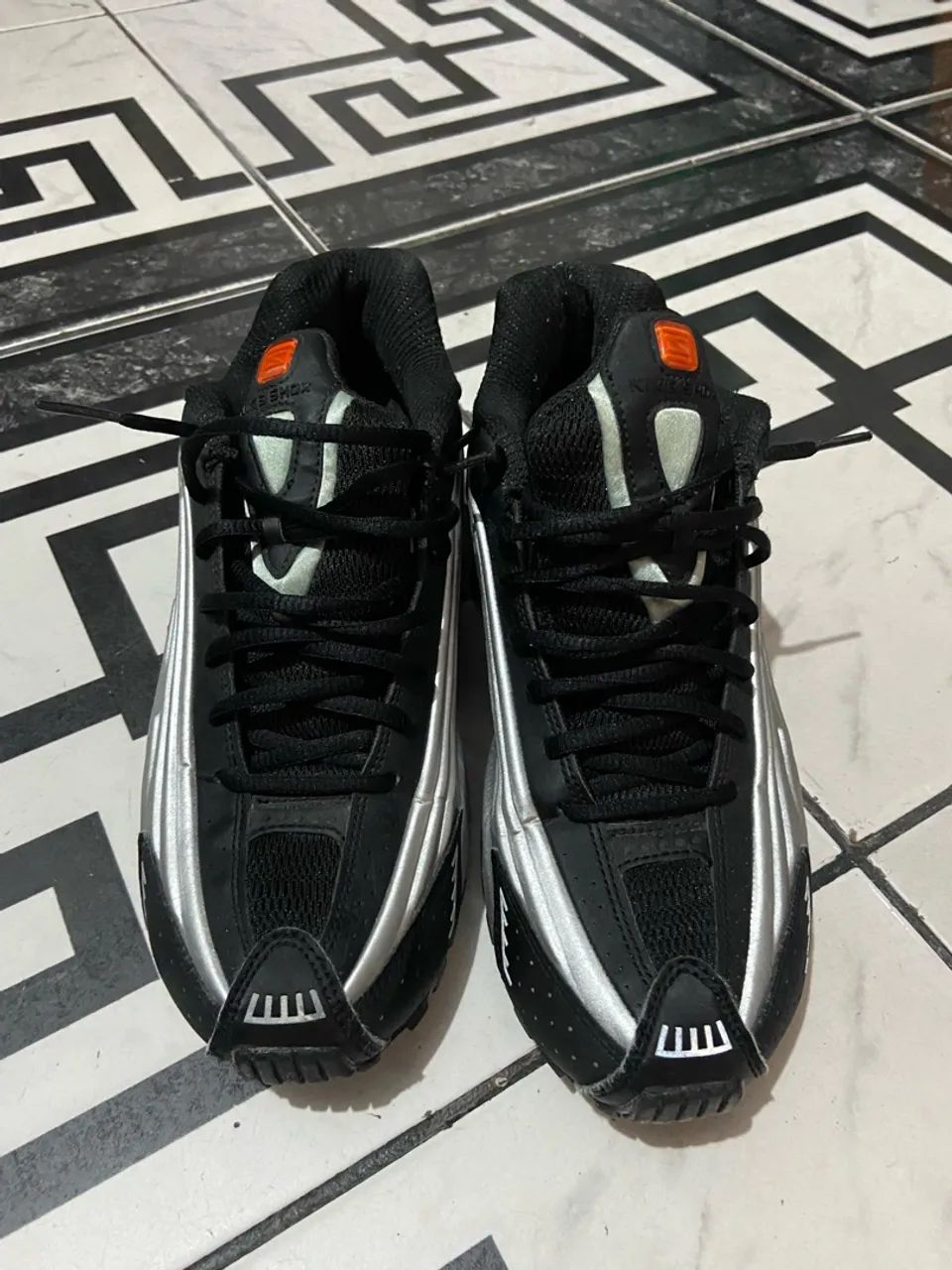 Tênis Nike shox R4