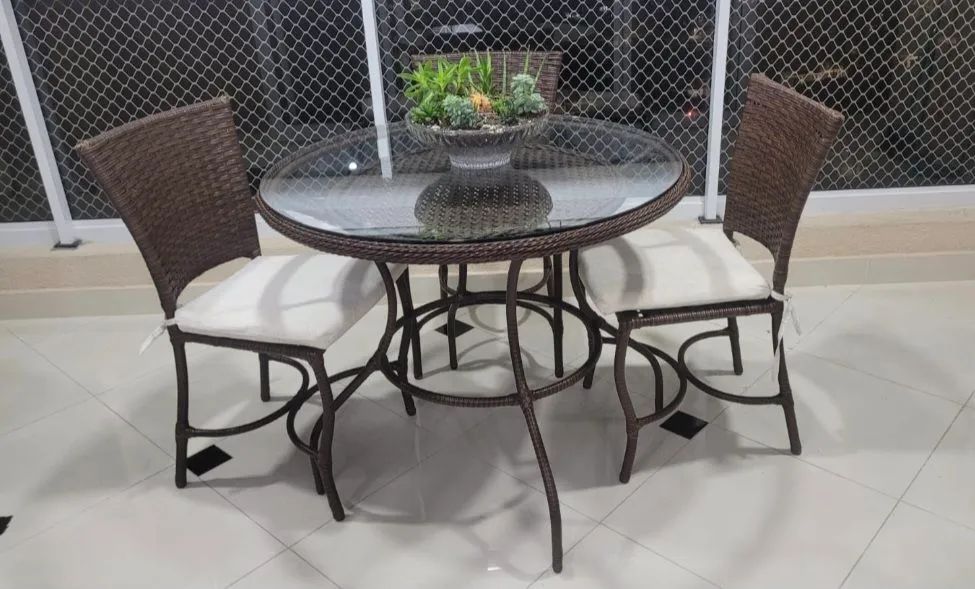 Mesa, cadeiras e sofá de vime - Foto 4