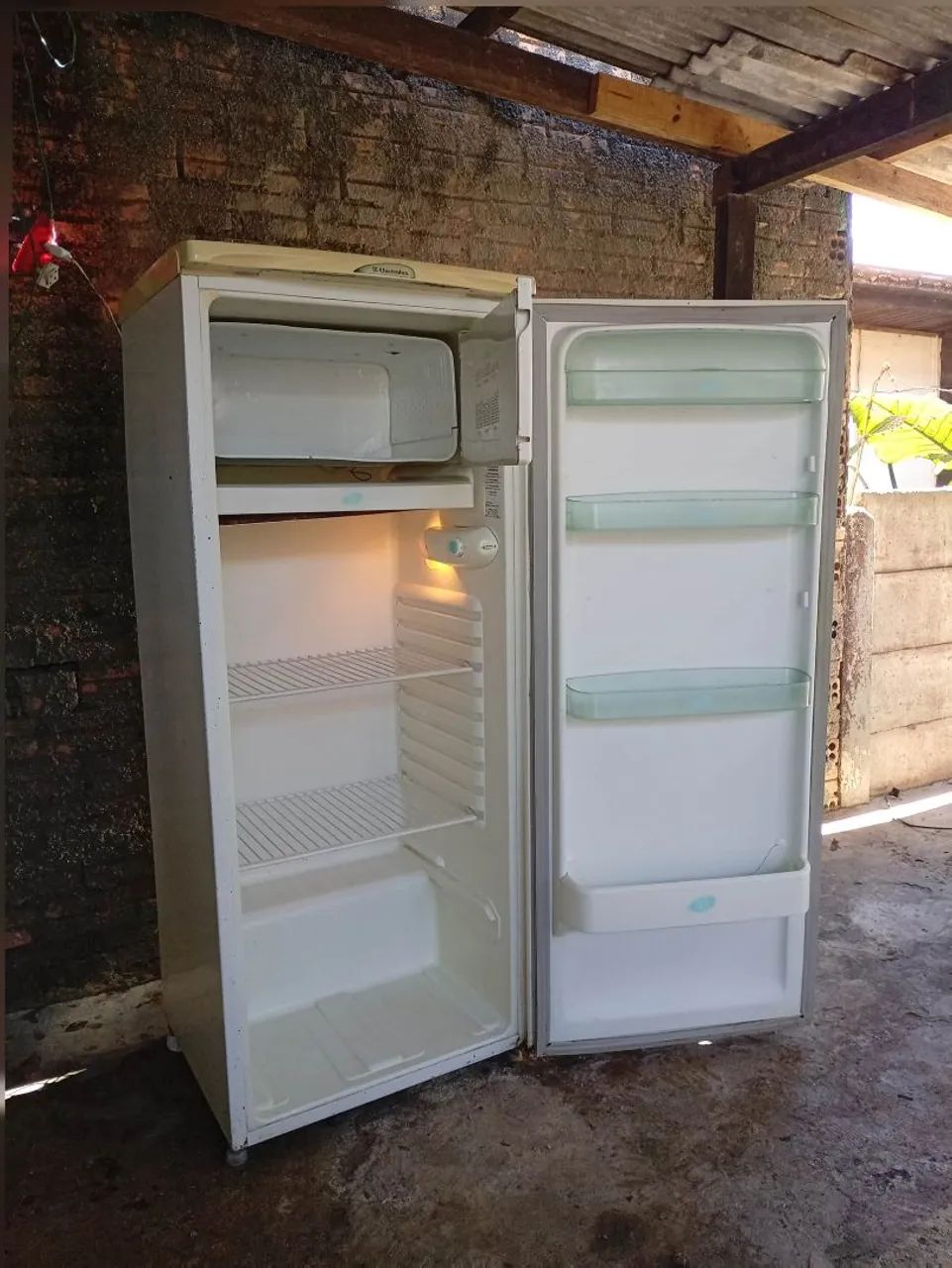 Geladeira Eletrolux 310 litros funcionando perfeitamente  - Foto 5