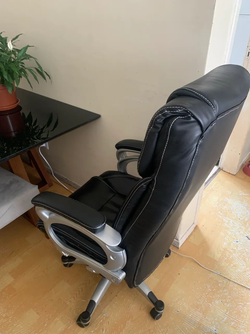 Cadeira Office Luxo Preta - Muito Nova e Conservada! - Foto 4