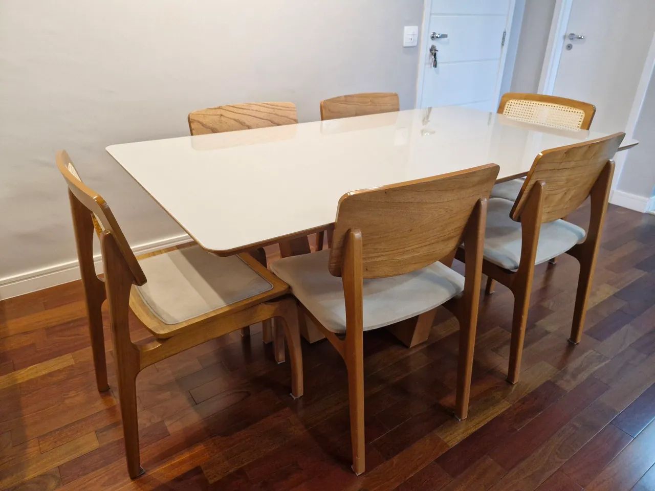 Mesa de jantar com 6 cadeiras 1,80 X 1,00
