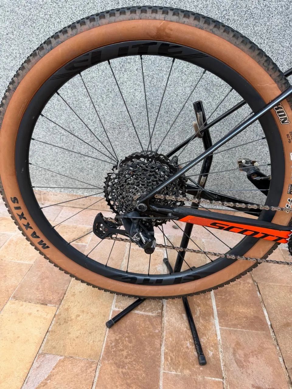 Scott Scale Carbon Fox SRAM 12v c/ Rodas Carbono - R$ 13.000