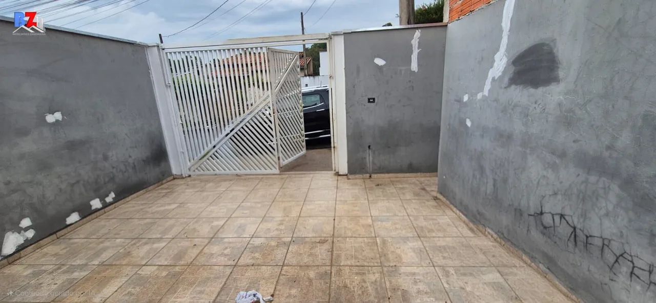 Casa para locação com quintal no Vale das Colinas