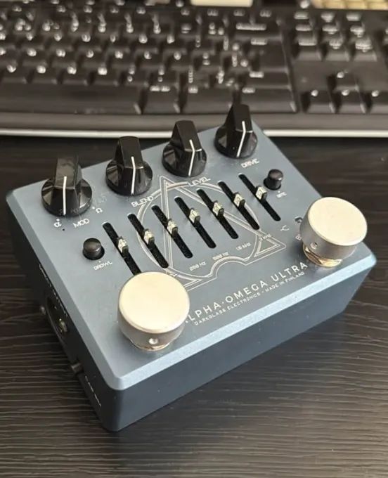Pedal Preamp Darkglass Alpha Omega Ultra V2 - Instrumentos