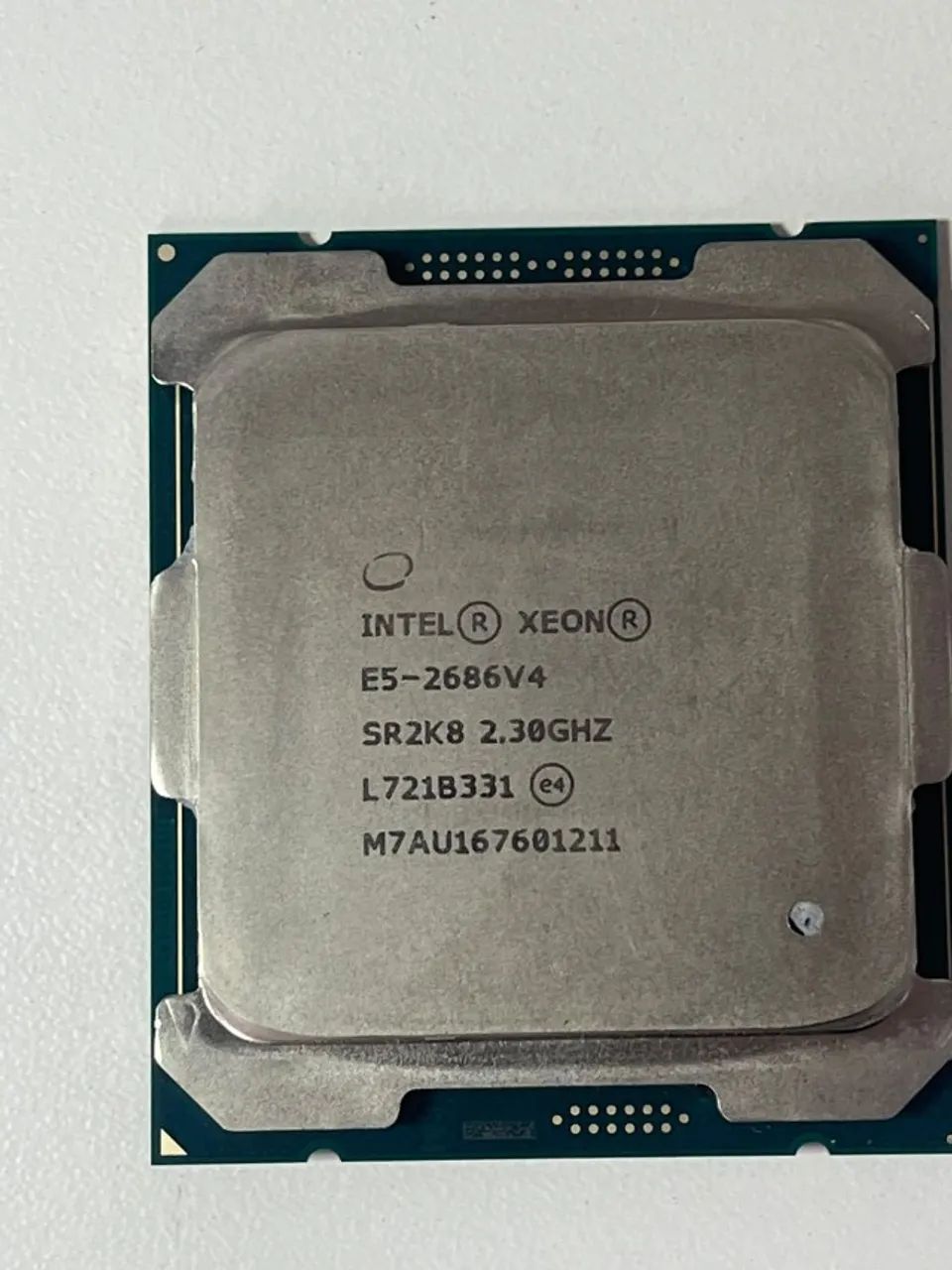 processador Xeon E5-2686 V4 18 núcleos e 36 threads