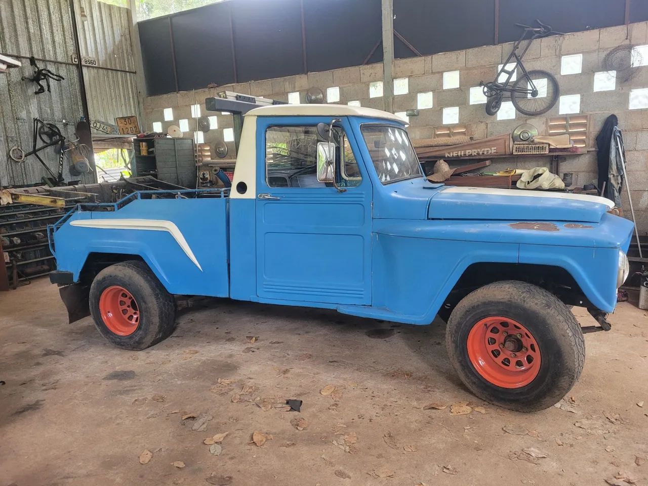 Ford F-75 4X2 2.6 V12 1966