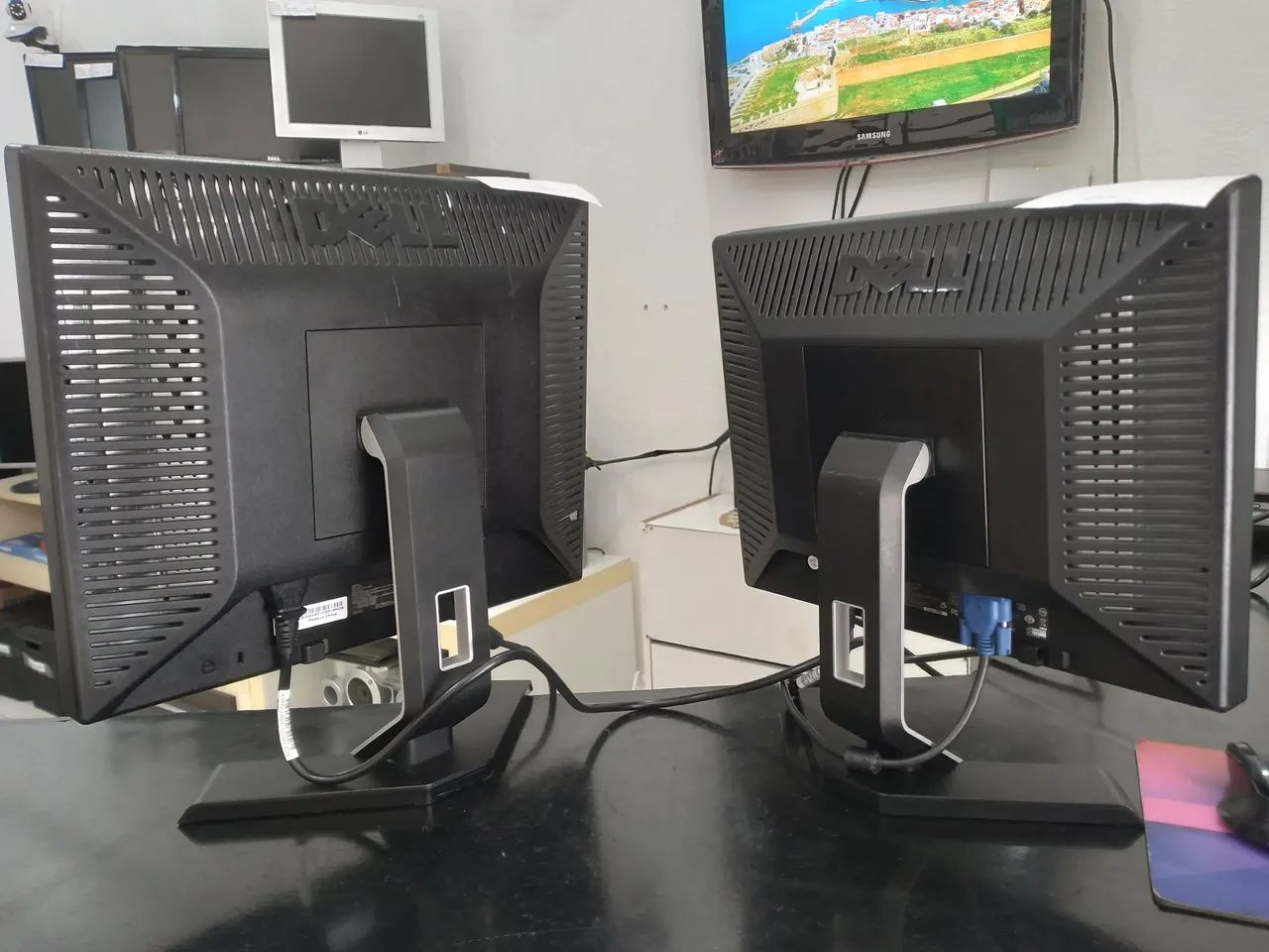 2 monitores de de 15" e 17" polegadas,  com garantia,  cabos, só ligar e usar - Foto 2