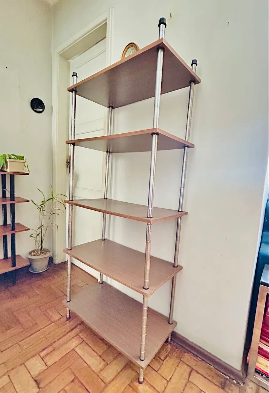 Estante em MDF - ótima para livros, plantas ou decoração