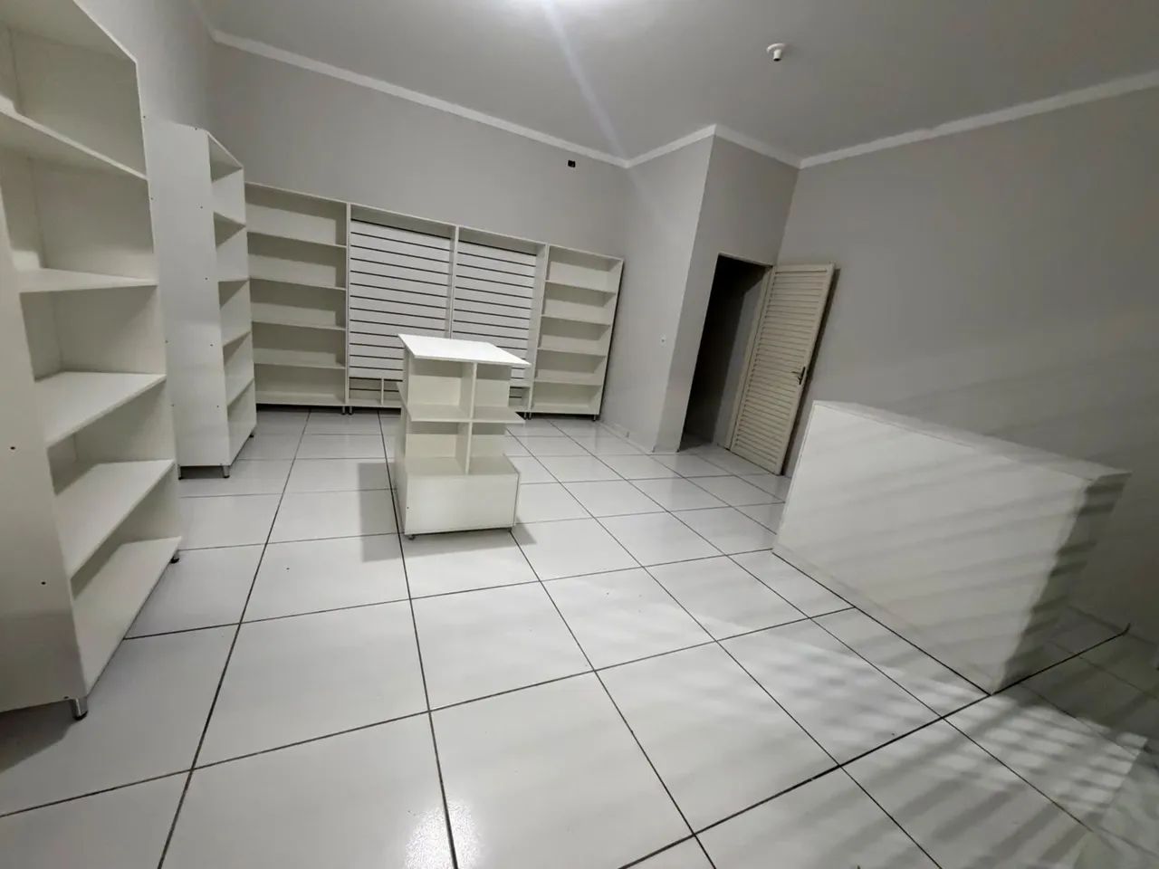 KIT LOJA COMPLETO MDF NOVO  - Foto 4