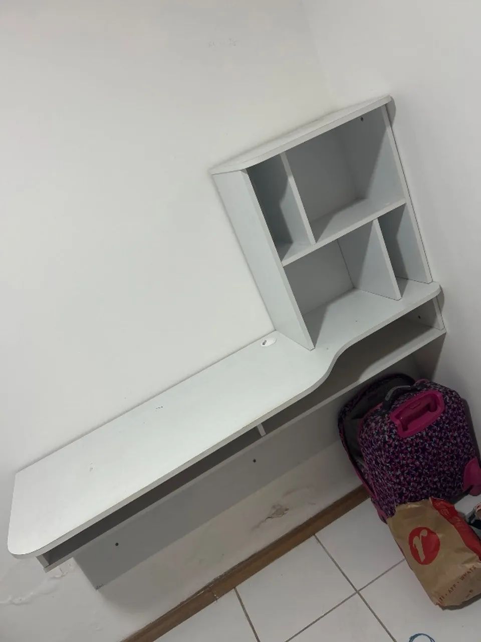 Escrivaninha suspensa 