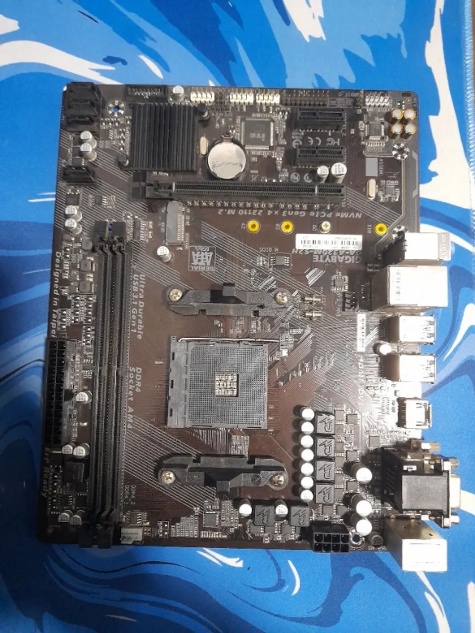 *Placa-mãe Gigabyte GA-A320M-S2H AM4 - Com defeito - Foto 2