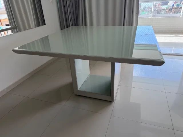 Mesa de jantar laqueada para 6 pessoas 