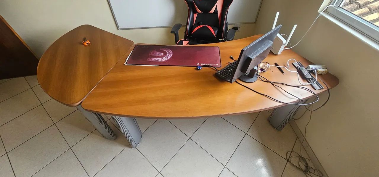 Mesa de escritório fantastica