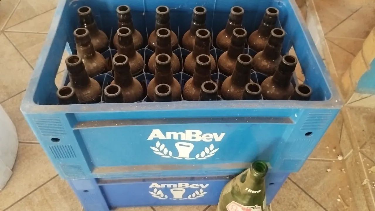 Engradado com garrafinhas de cerveja 300 ml - Foto 2