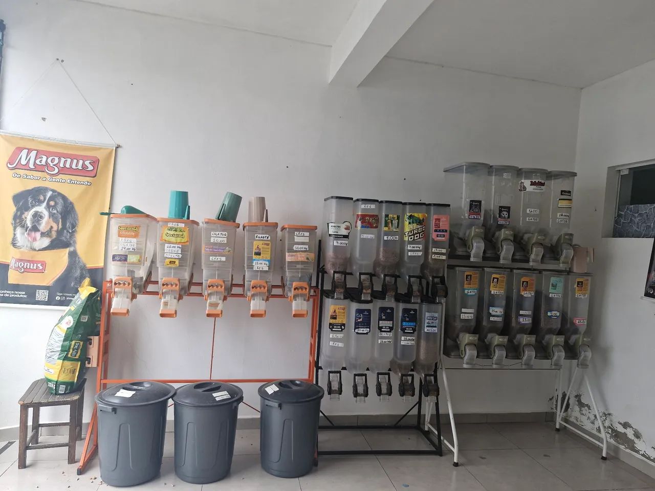 Dispenser para casa de ração 