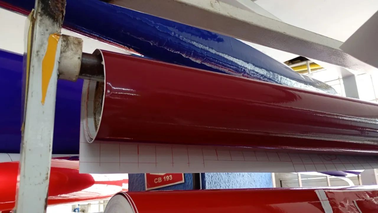 Adesivos envelopamento de automóveis eletrodomésticos e móveis  - Foto 4