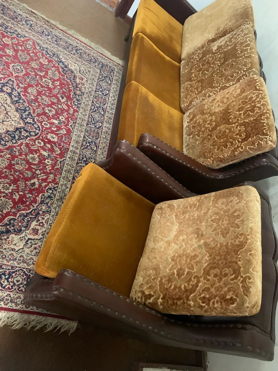 Conjunto sofá três lugares e uma poltrona - usado ótimo estado!! - Foto 2