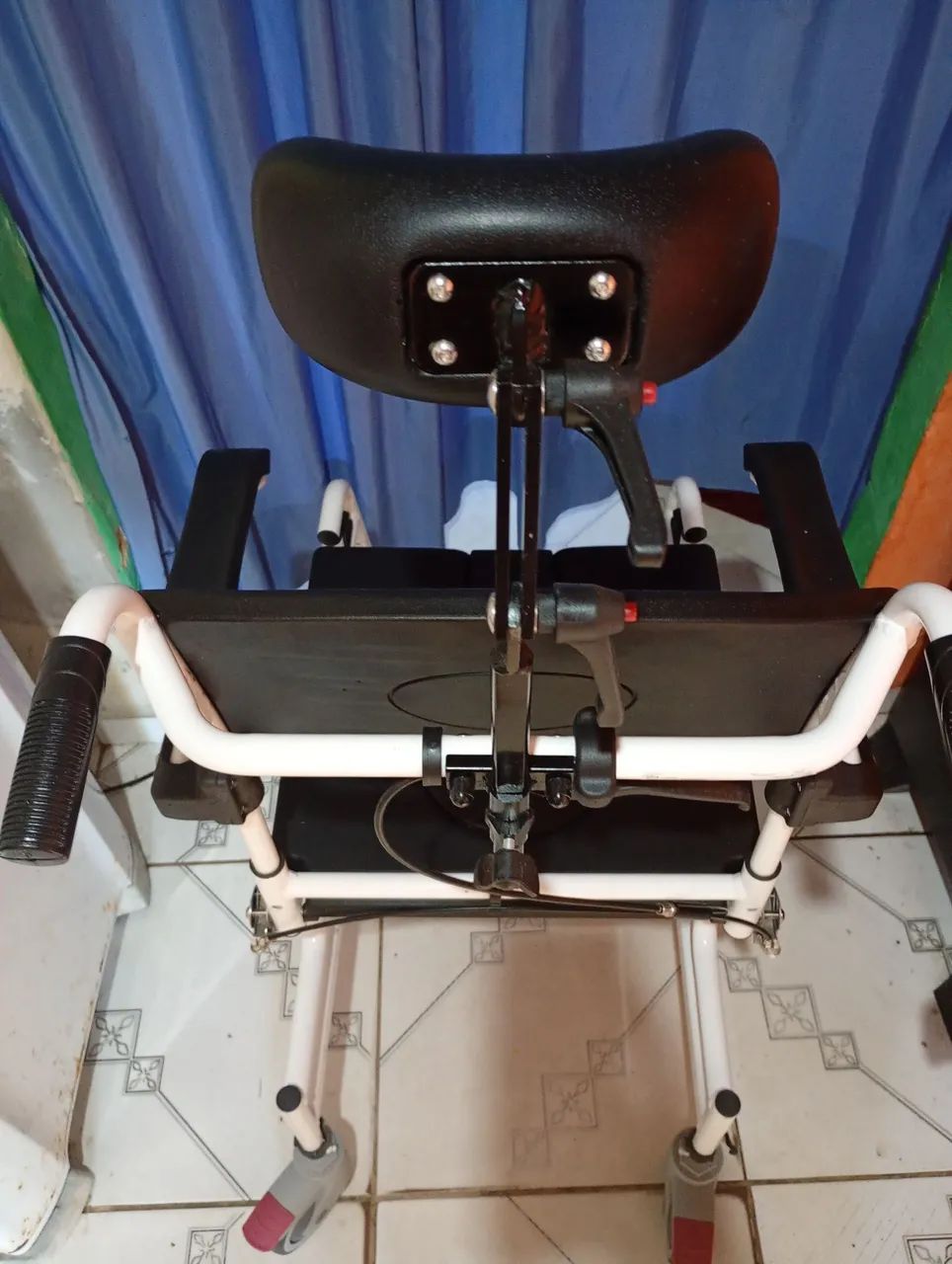 Vendo uma cadeira de banho - Foto 5