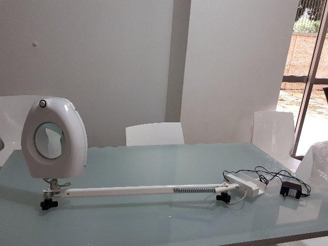 LUPA de Led com braçadeira móvel , branca, sem uso