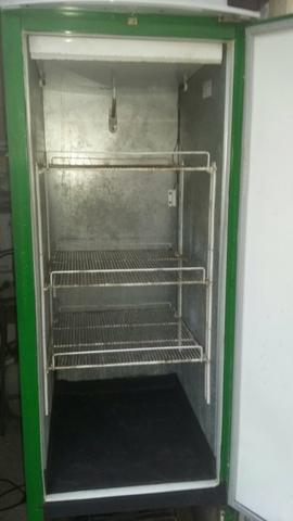 Vendo cervejeira super conservada