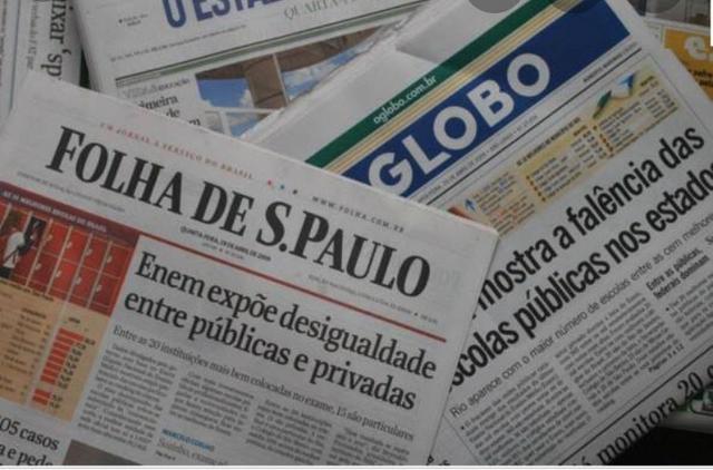 Vendo jornais velhos