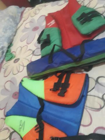 Vende se essa barraca e salva vida estão novinhos