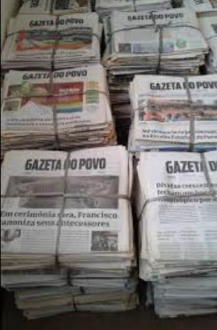 Vendo jornais velhos - Foto 2