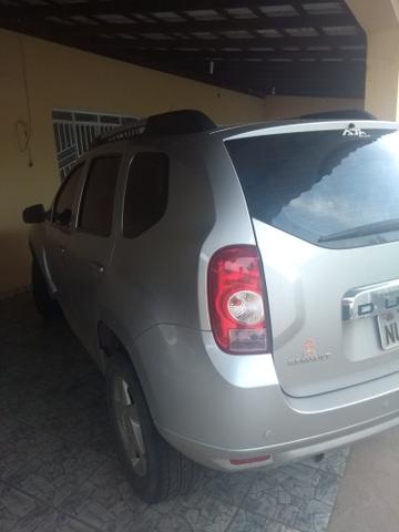 Vende-se ou troca-se duster por carro de menor valor