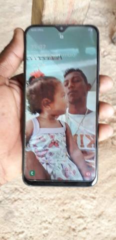 Vendo valor 500 celular a 20 semi novo não tem marca de uso não