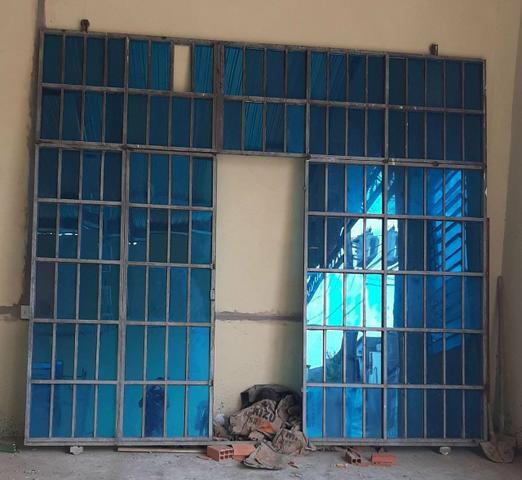 Vende- se 2 portões completos