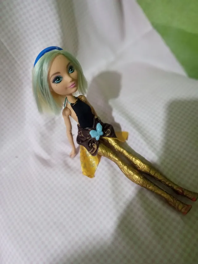 Boneca ever after high Cupido usada