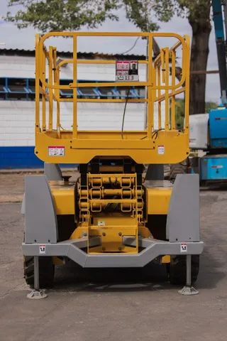 Plataforma tesoura 12M Diesel Haulotte - Seminova - Foto 6