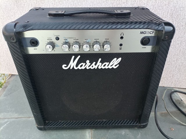 Amplificador Marshall MG Carbon Fibre MG15CF 220V com Mini Transformador para 110V