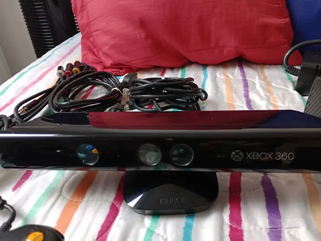 Console Xbox 360 Slim 4GB Branco 1 Controle e Kinect Usado - Meu