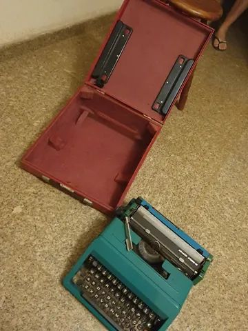 Máquina de escrever olivetti