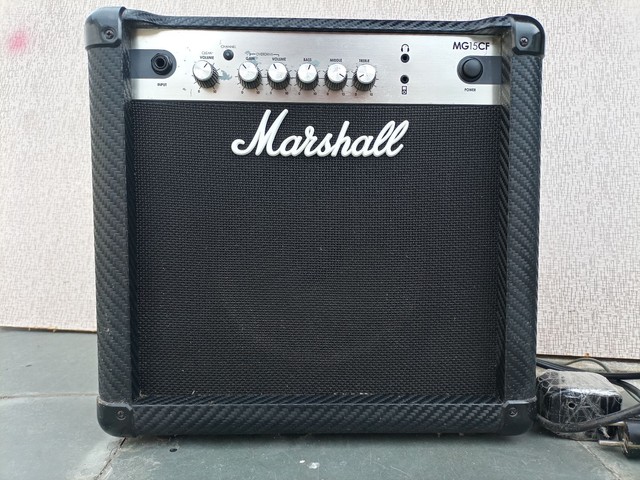 Amplificador Marshall MG Carbon Fibre MG15CF 220V com Mini Transformador para 110V