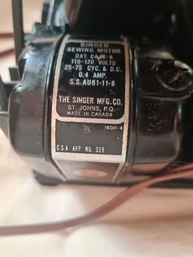 BLACK FRIDAY! Máquina Singer 1951 Sewing Motor com Maleta - Foto 4