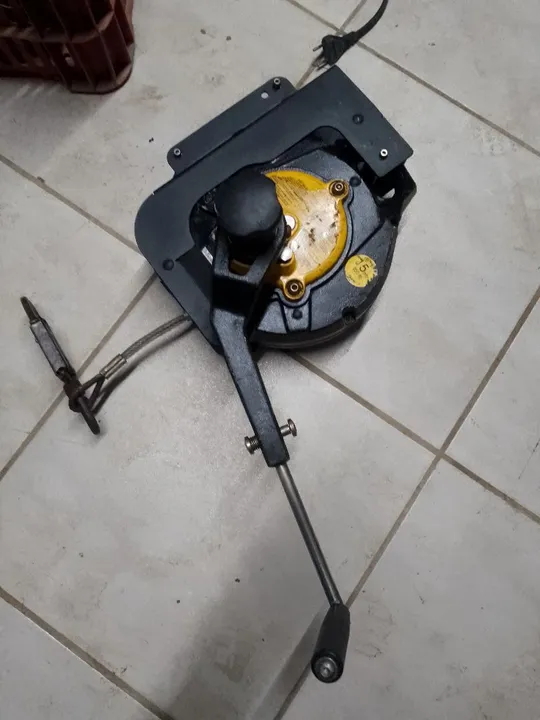 Guincho para movimentação de cargas e resgate de pessoas (trava quedas)