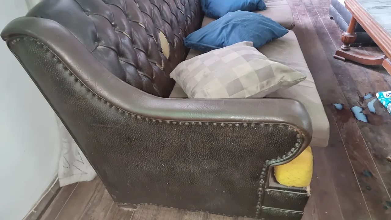 Sofá de 4 lugares e 2 poltronas de couro legítimo - Foto 3