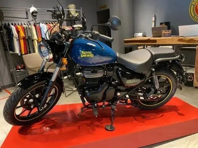 *Royal Enfield Meteor Fireball 350 Matt Green 2024* EXTRA