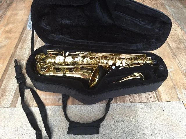 Saxofone Alto Eb HAS-200L Laqueado HARMONICS