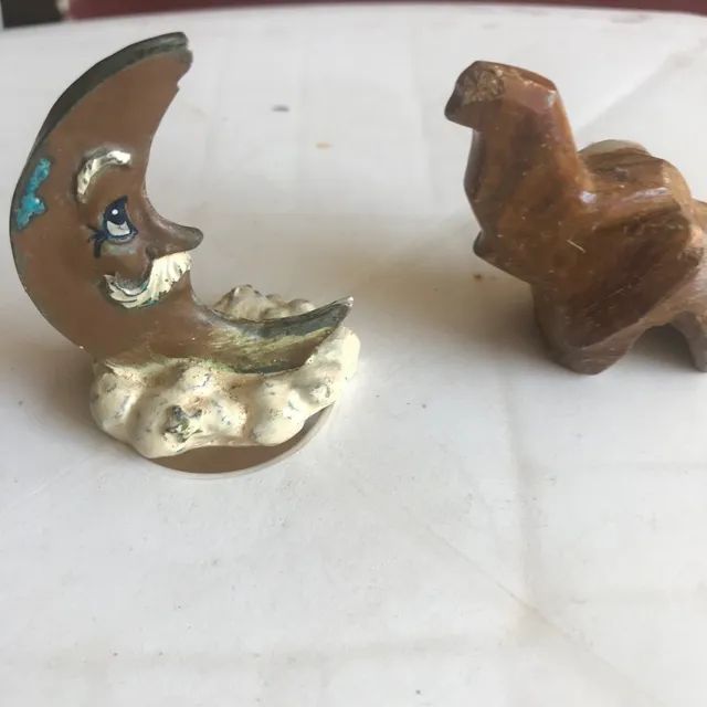 2 mini enfeites de lua e elefante