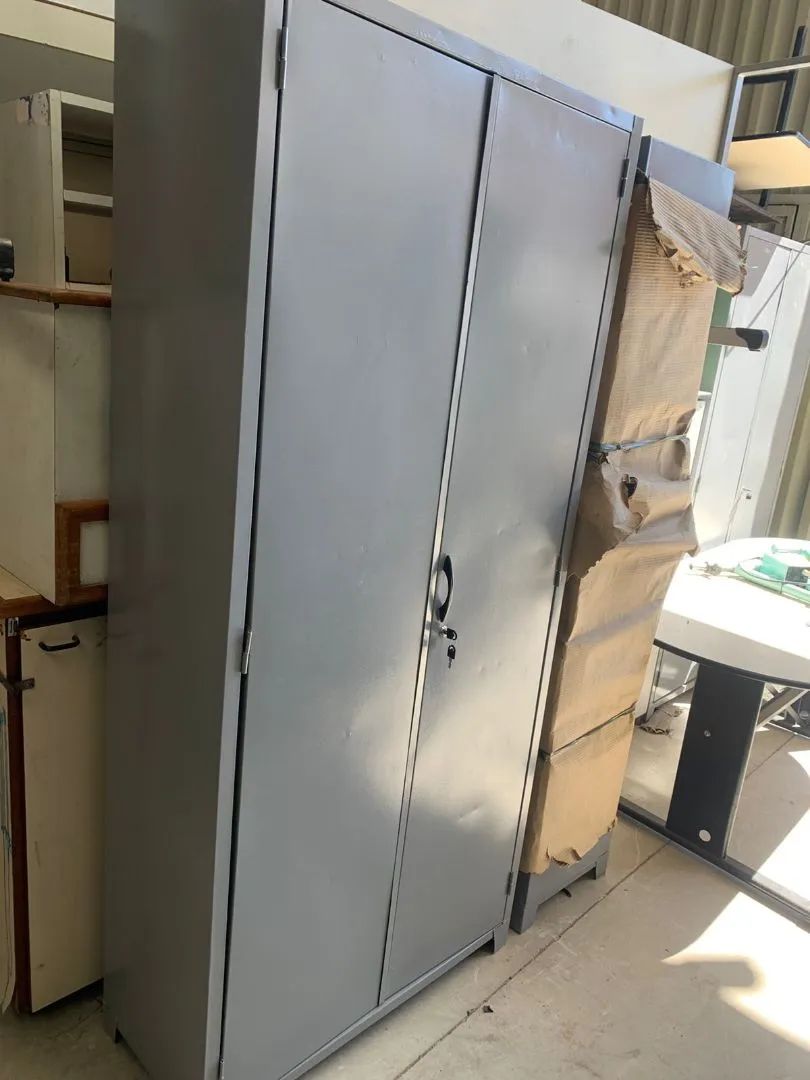 Armário de aço novo 