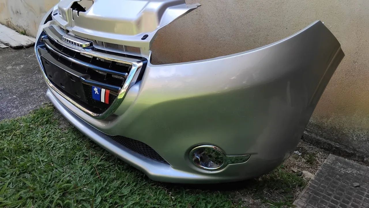 Parachoque dianteiro original Peugeot 208 - Foto 4